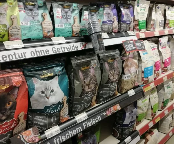 Etiketten für Katzenfutter